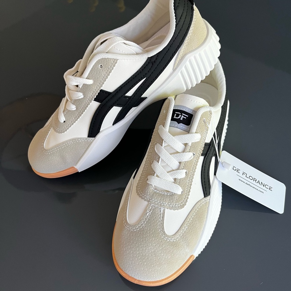 Ultra-comfortable Vintage Style Sneakers size 8